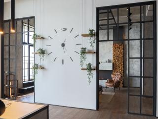 Empty frame wall